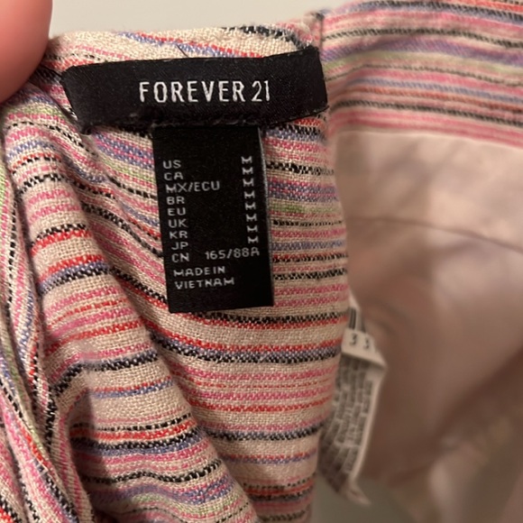 cute summer top with bow tie cross in the middle and adjustable straps - Picture 3 of 5